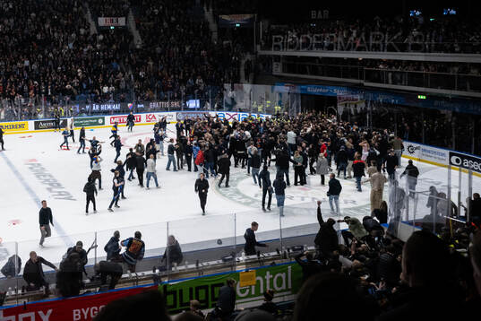 Djurgårdens spelare och supportrar jublar