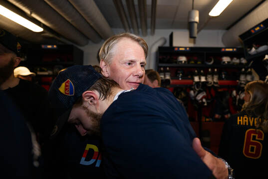 Djurgårdens sportchef Niklas Wikegård och Albin Grewe