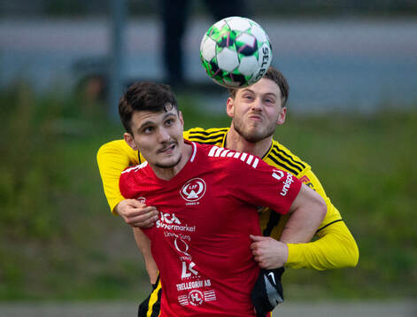 Lineros Adonay Beyed och IFK Hässleholms Elliot Pramberg i