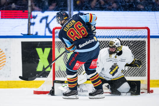 Djurgårdens Linus Klasen gör 2-1 på straff bakom AIKs