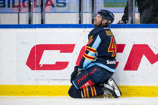 Djurgårdens Dick Axelsson har ont