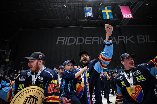 Djurgårdens Colby Sissons och Ludvig Rensfeldt jublar med
