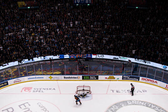 Djurgårdens Linus Klasen gör 2-1 på straff bakom AIKs
