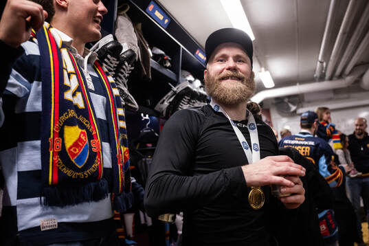 Djurgårdens Patrick Thoresen jublar i omklädningsrummet
