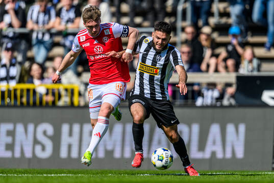 Sandvikens IFs Emil Engqvist och Landskronas Edi Sylisufaj