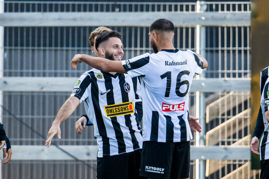 Landskronas Edi Sylisufaj och Rassa Rahmani jublar