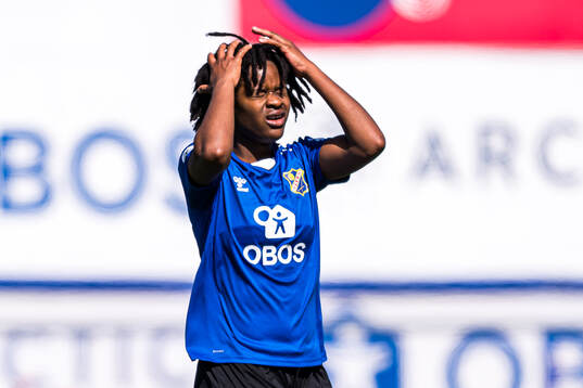 Joshualyn Favour Reeves of Lyn looks dejected