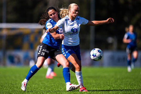 Luisa Luna Galteland of Lyn and Ebba Lovisa Niss of Kolbotn