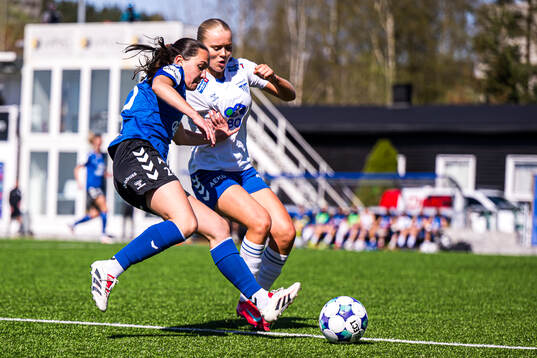 Luisa Luna Galteland of Lyn and Ebba Lovisa Niss of Kolbotn