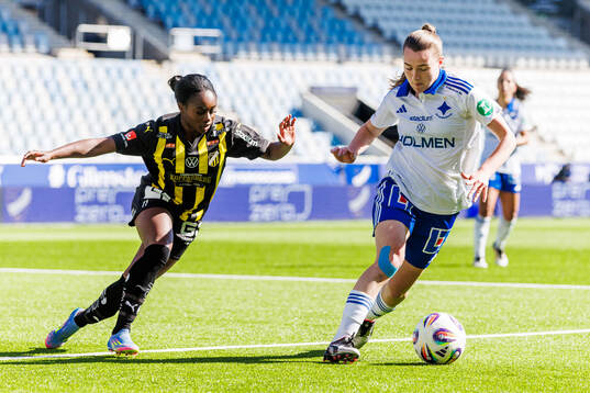 Häckens Monica Jusu Bah och IFK Norrköpings Carrie Jones