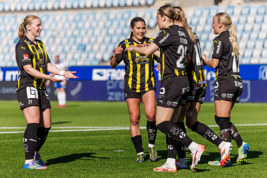 Häckens Paulina Nyström jublar