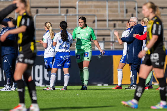 IFK Norrköpings målvakt Caroline Delisle deppar
