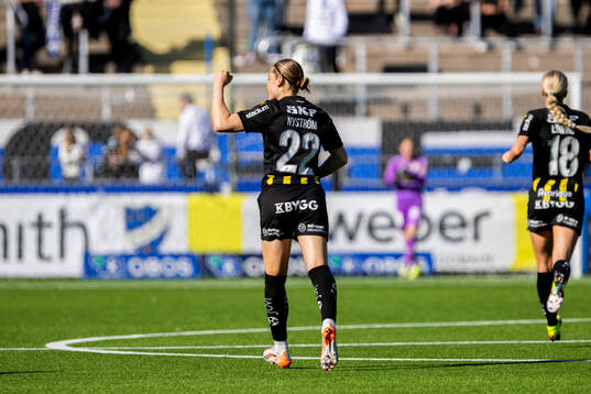Häckens Paulina Nyström jublar