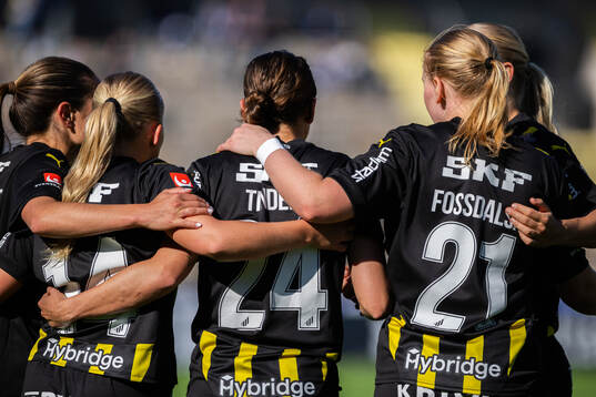 Häckens spelare jublar
