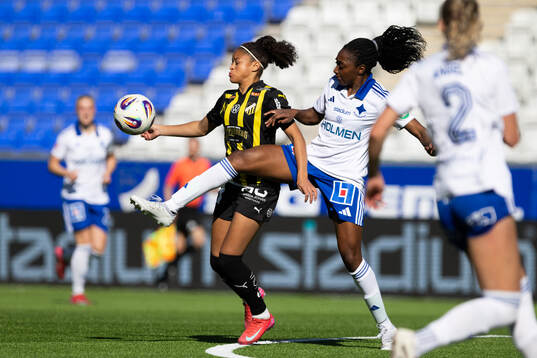Häckens Felicia Schröder och IFK Norrköpings Maya Aliyah