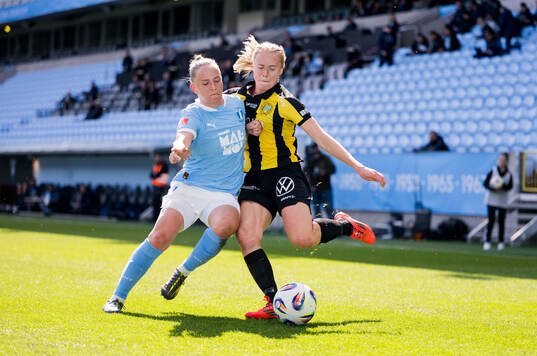 Malmö FFs Tuva Skoog och Hammarbys Julie Blakstad