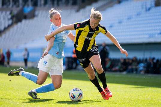 Malmö FFs Tuva Skoog och Hammarbys Julie Blakstad