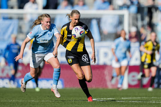 Malmö FFs Agnes Mårtensson och Hammarbys Ellen Wangerheim