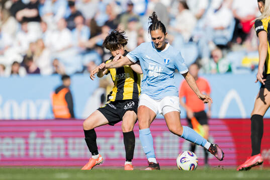 Hammarbys Asato Miyagawa och Malmö FFs Isabella D'Aquila