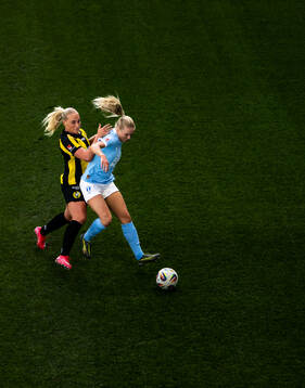 Hammarbys Cathinka Tandberg och Malmö FFs Nellie Lilja