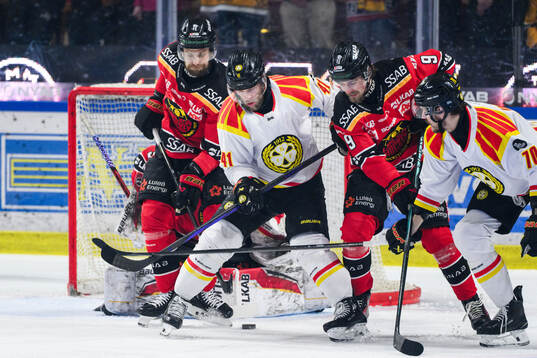 Luleås Pontus Själin och Brynäs Greg Scott
