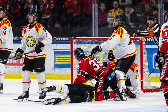 Luleås Pontus Själin och Brynäs Charles-Édouard D'astous