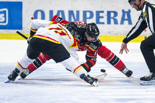 Brynäs Jordan Schroeder och Luleås Eetu Koivistoinen