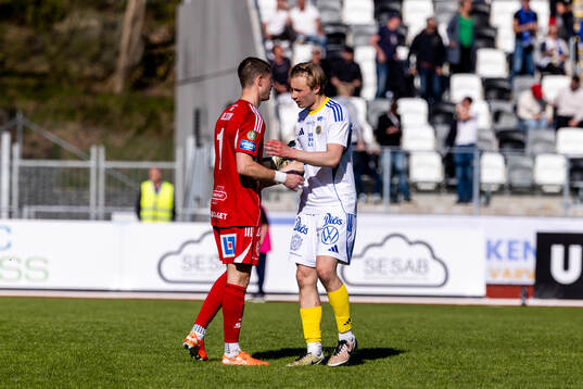 GIF Sundsvalls målvakt Jonas Olsson och Malte Hallin jublar
