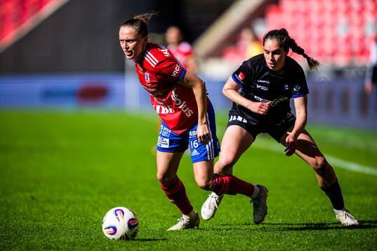 Vittsjös Olivia Wänglund och Växjö DFFs Bryndis Arna