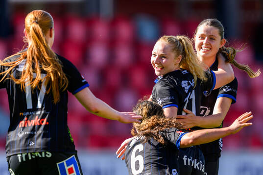 Växjö DFFs Sophia Redenstrand jublar