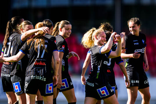Växjö DFFs Sophia Redenstrand jublar