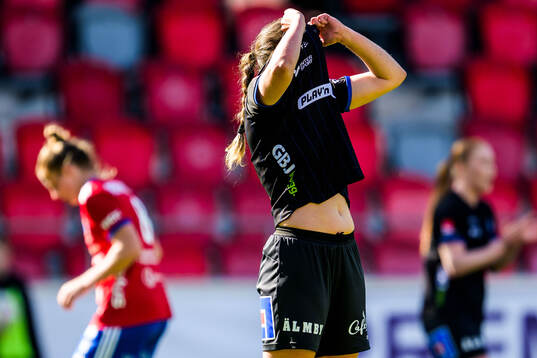 Växjö DFFs Bryndis Arna Nielsdottir deppar