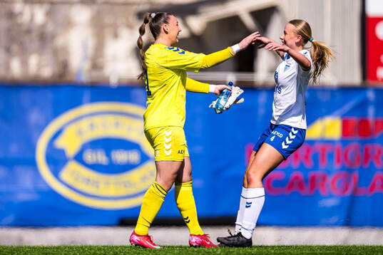 Savanna Mary-Anne Duffy and Anna Bure Pettersen of Kolbotn