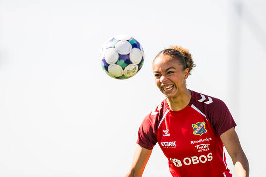 Josefine Birkelund of Lyn warms up