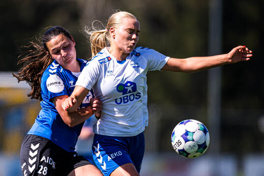 Luisa Luna Galteland of Lyn and Ebba Lovisa Niss of Kolbotn