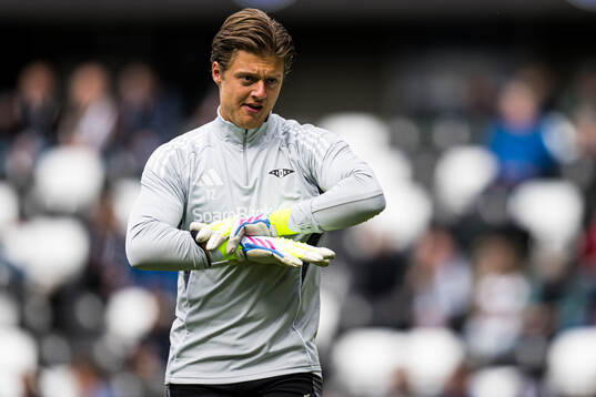 Rasmus Sandberg of Rosenborg warms up