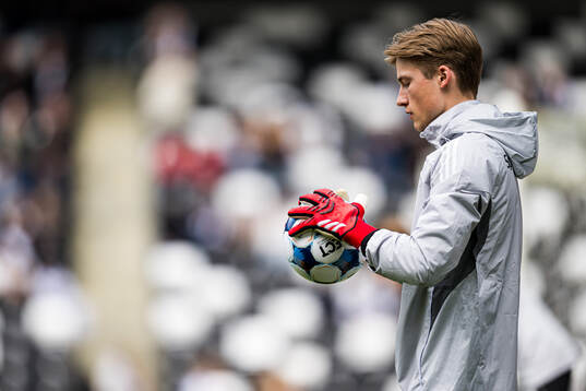 Sander Tangvik of Rosenborg warms up