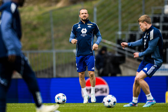 Veton Berisha of Molde warms up