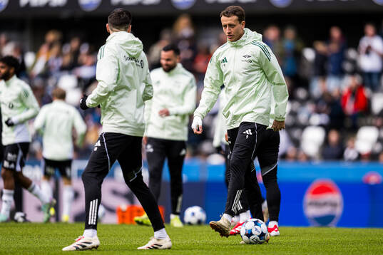 Ole Sæter of Rosenborg warms up