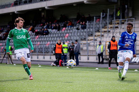 Brages Pontus Jonsson och Umeå FCs Maximilian Dejene