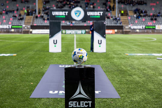 Matchbollen innan fotbollsmatchen i Superettan mellan Umeå
