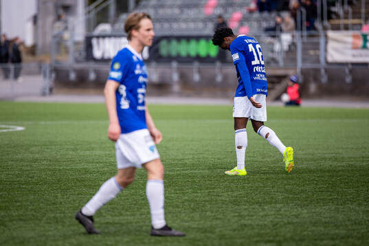 Umeå FCs Djoseph Bangala deppar