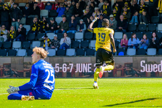 Mjällbys Abdoulie Manneh jublar