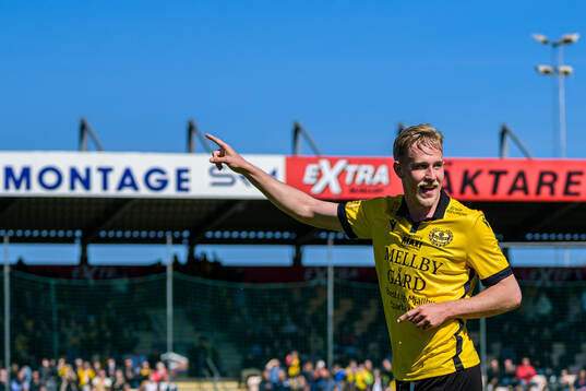Mjällbys Herman Johansson jublar