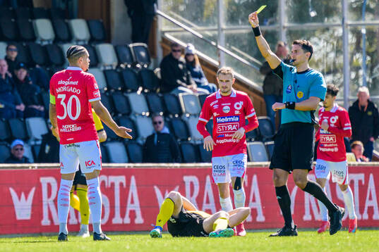 Degerfors Bernardo Gil Coutinho Morgado tilldelas gult kort