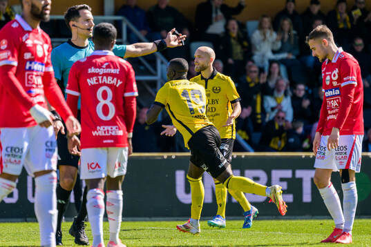 Mjällbys Abdoulie Manneh jublar