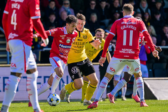 Degerfors Elias Barsoum och Mjällbys Elliot Stroud
