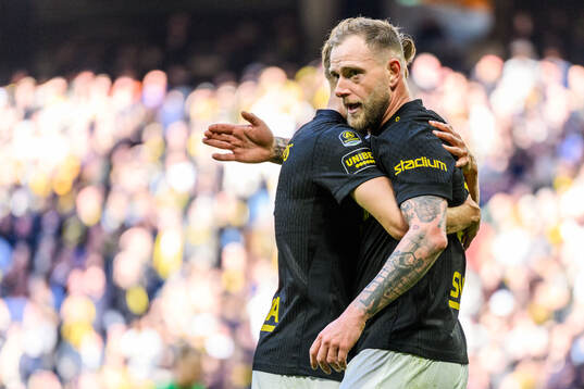 AIKs Anton Salétros och John Guidetti jublar