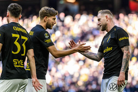 AIKs Anton Salétros och John Guidetti  jublar