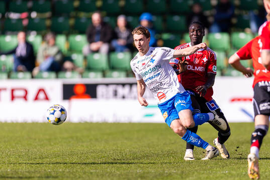 Värnamos Carl Johansson och IFK Norrköpings Kojo Peprah